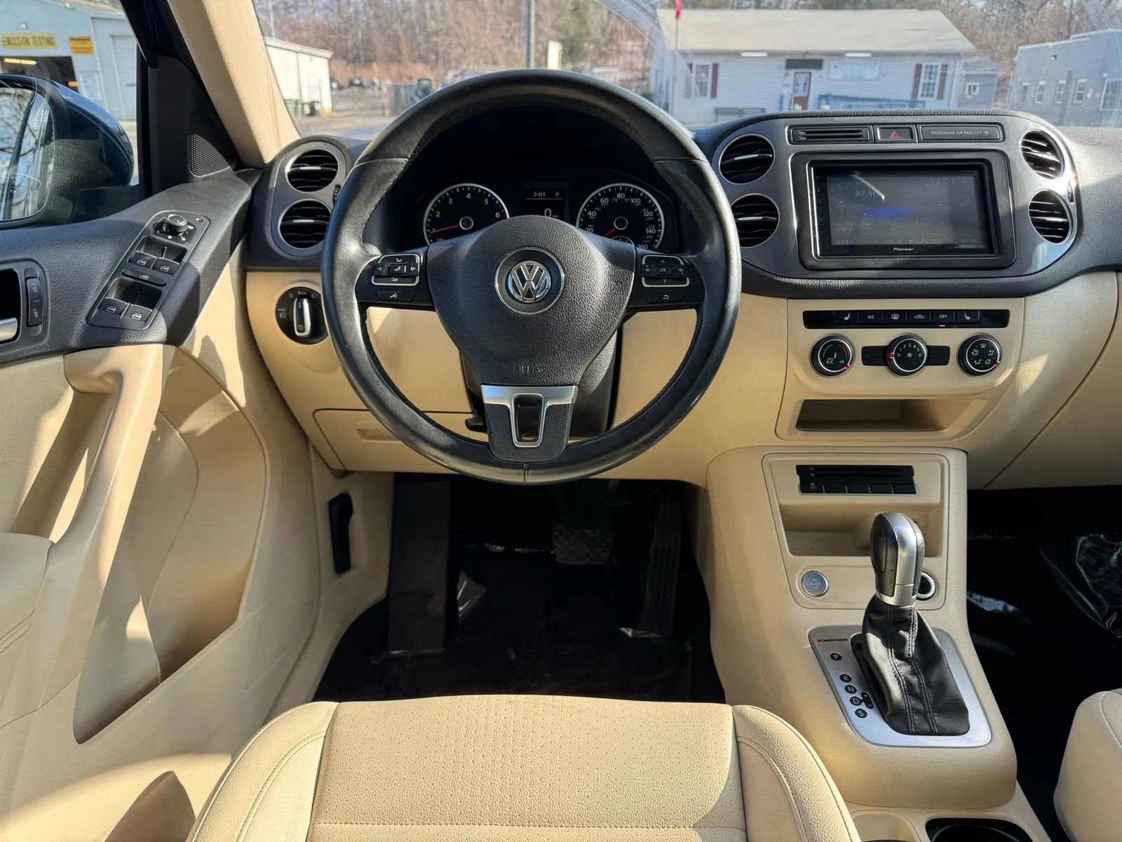 Used 2016 Volkswagen Tiguan SE image 30