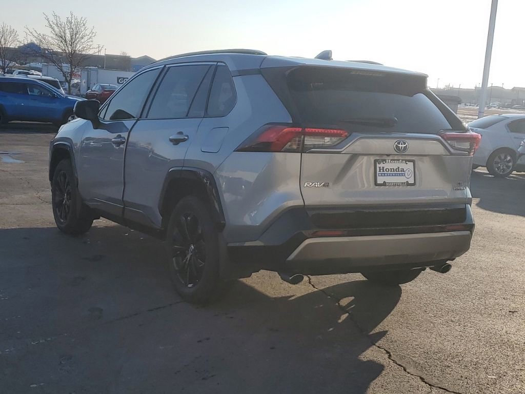 Used 2022 Toyota RAV4 SE w/ Convenience Package image 5