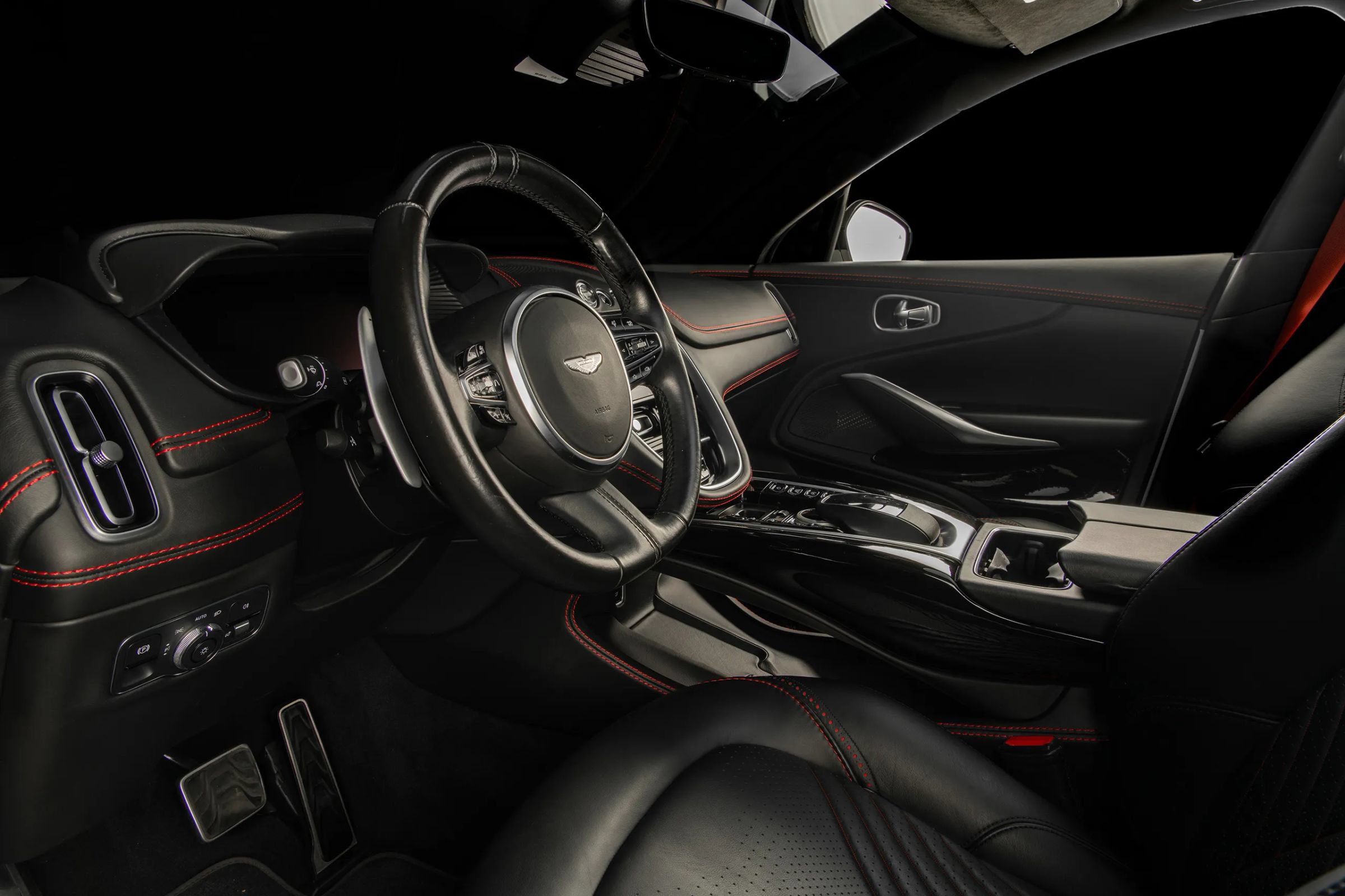 Used 2021 Aston Martin DBX AWD/4WD image 2
