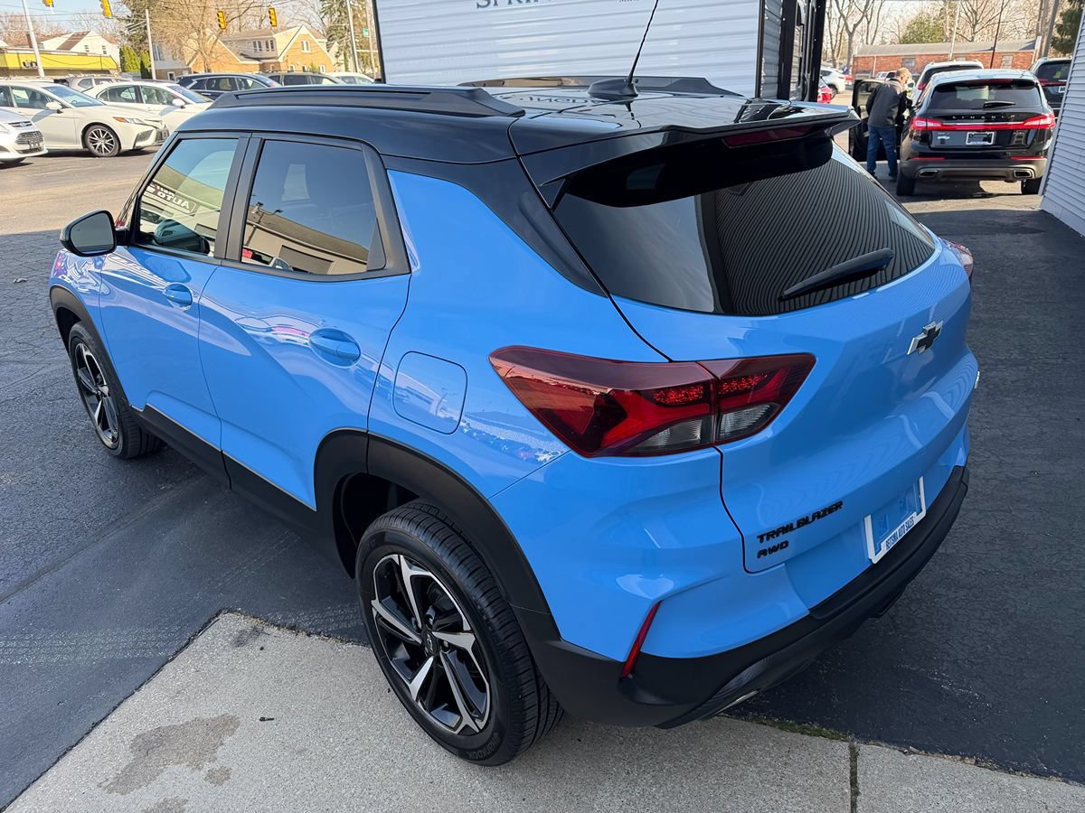 Used 2023 Chevrolet TrailBlazer RS w/ Sun and Liftgate Package AWD/4WD image 3