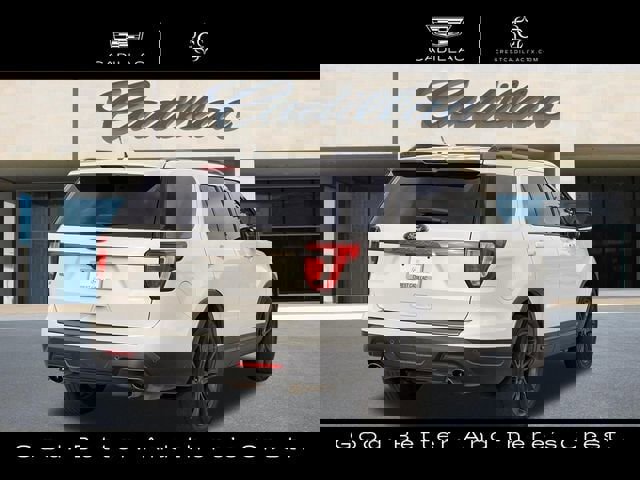 Used 2018 Ford Explorer XLT w/ Equipment Group 202A image 3