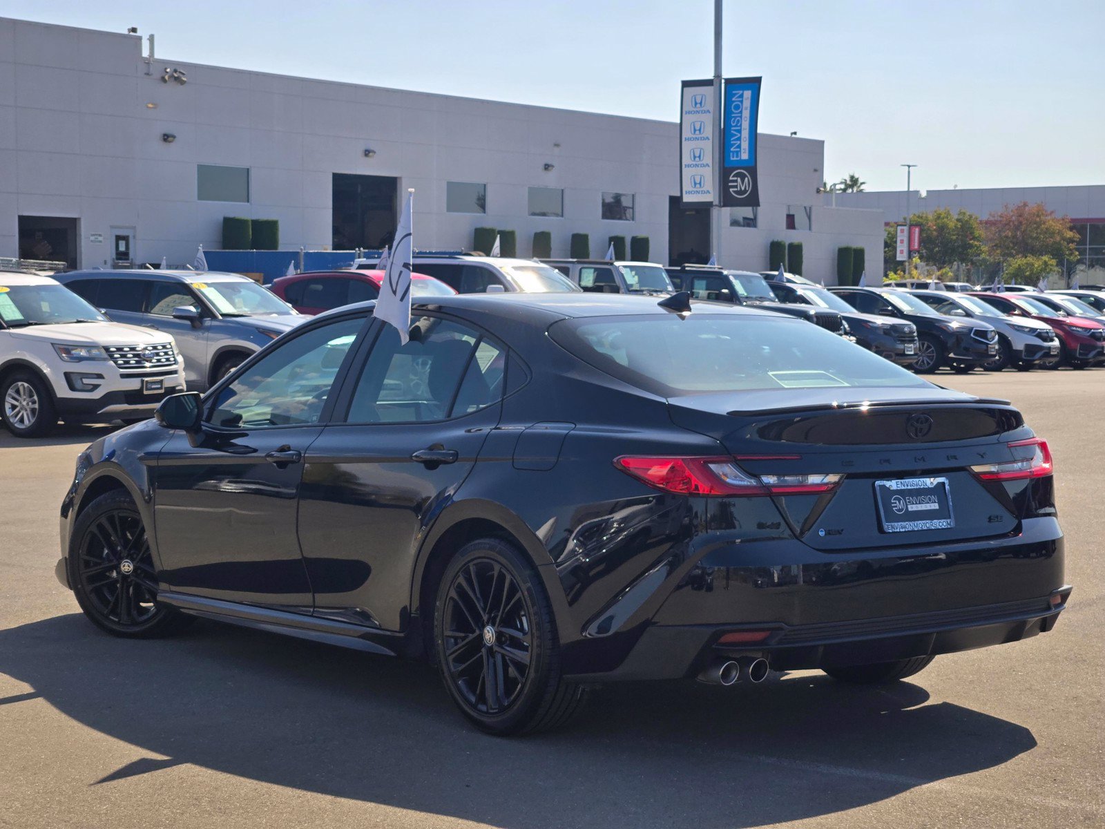 Used 2026 Toyota Camry SE FWD image 5