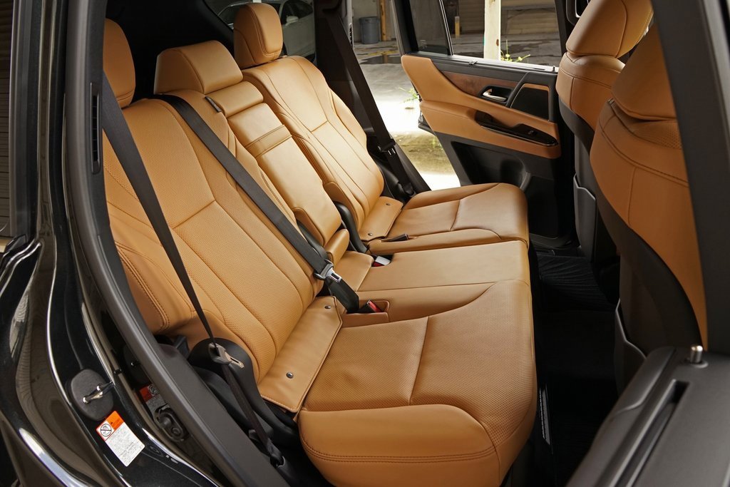 Used 2025 Lexus LX 600 4WD w/ Luxury Package image 23