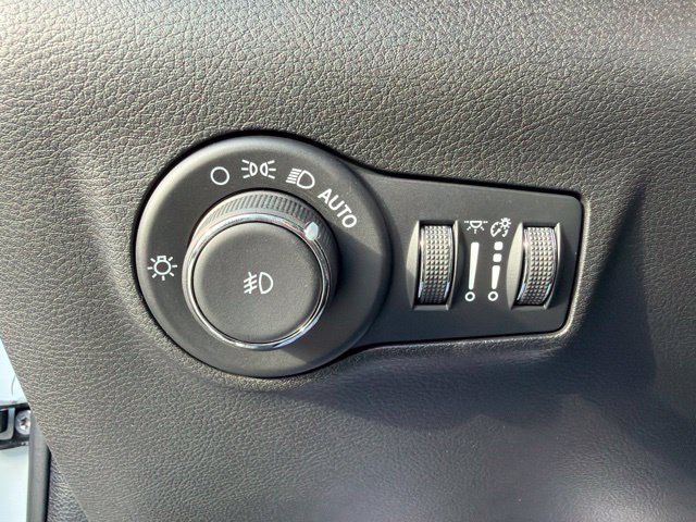 Certified 2025 Jeep Compass Limited w/ Sun & Sound Group AWD/4WD image 20