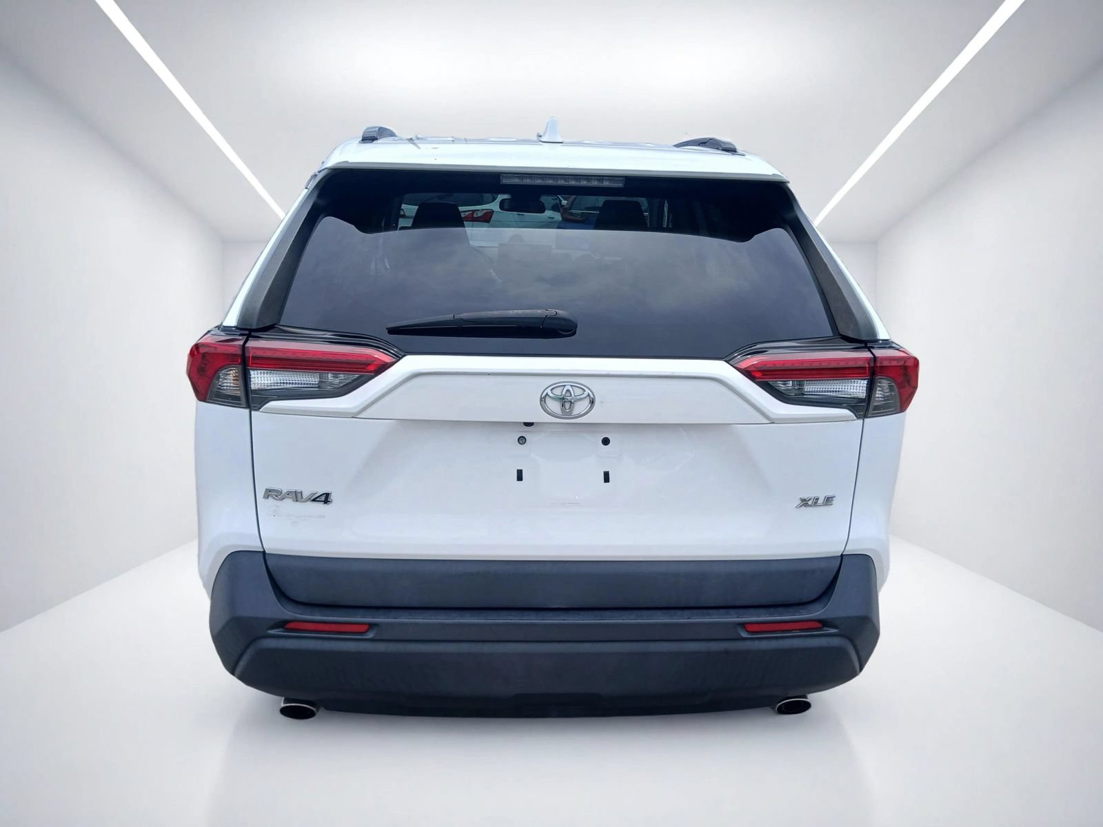 Used 2020 Toyota RAV4 XLE w/ Convenience Package FWD image 6