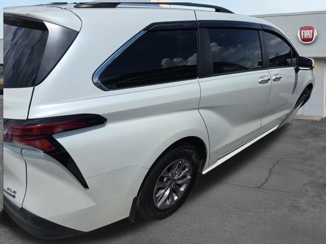 Used 2021 Toyota Sienna XLE FWD image 6