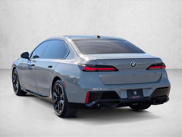 Used 2025 BMW 760i xDrive w/ Executive Package image 8