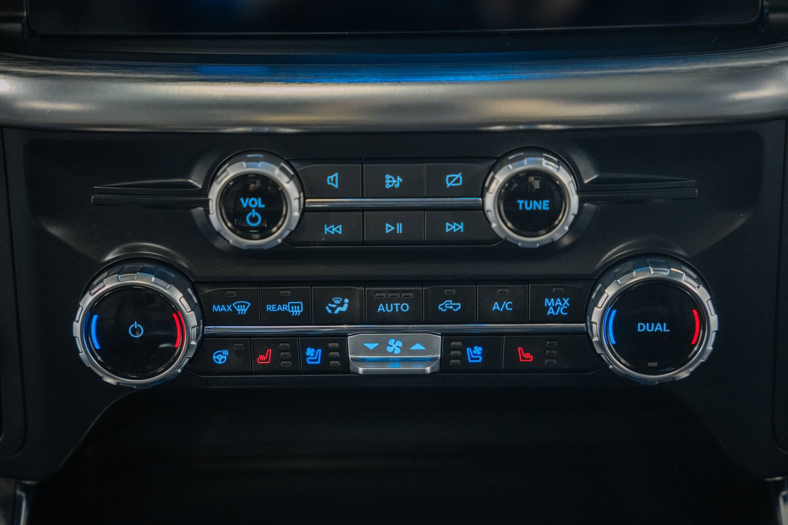 Certified 2023 Ford F150 Lariat w/ Equipment Group 502A High image 27