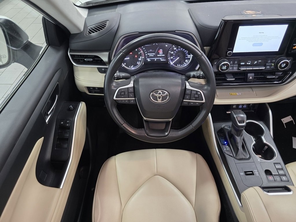 Certified 2023 Toyota Highlander XLE image 26