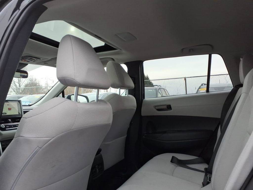 Used 2025 Toyota Corolla Cross LE w/ Moonroof Package image 19