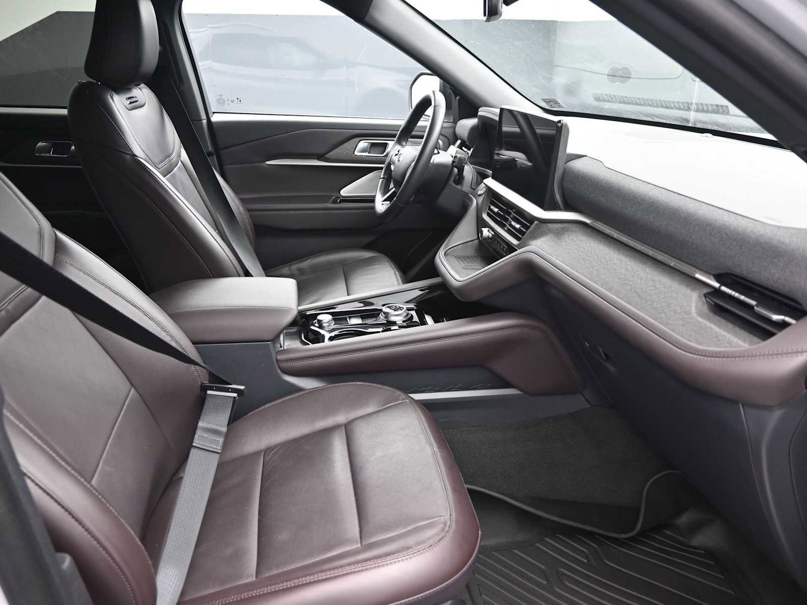 Used 2025 Ford Explorer Platinum image 19