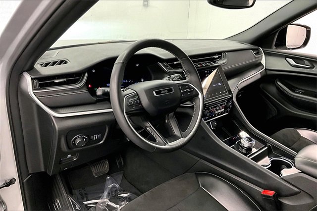 Used 2024 Jeep Grand Cherokee L Laredo image 13