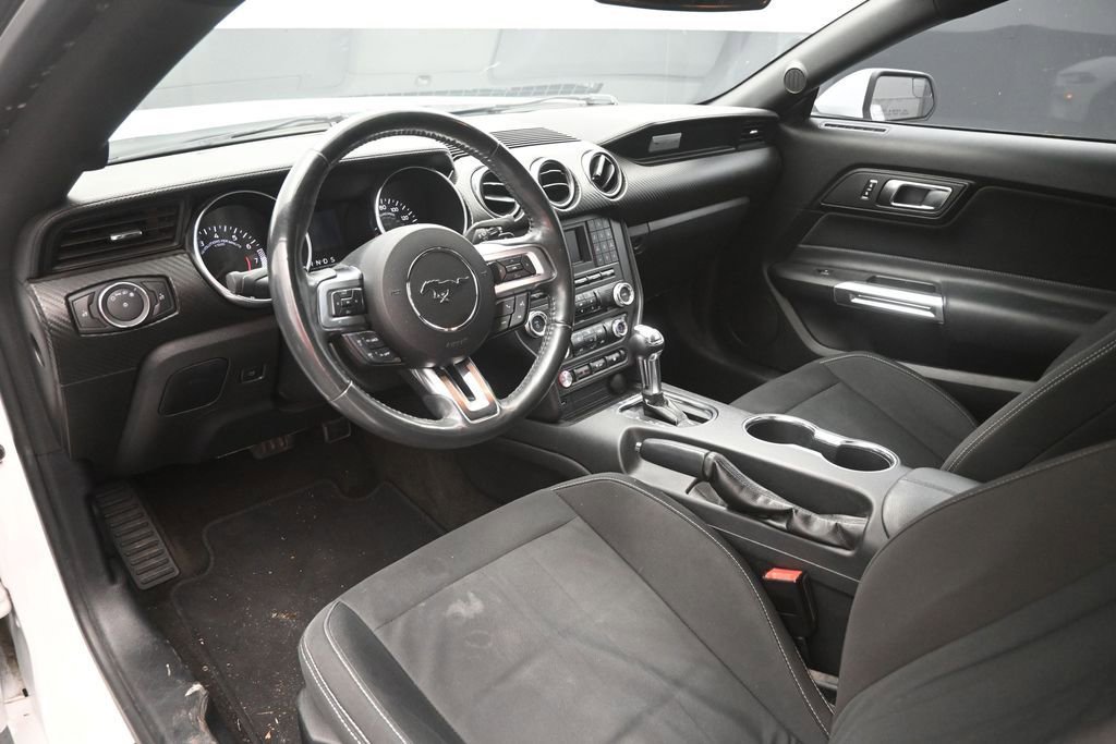 Used 2018 Ford Mustang Coupe RWD image 15
