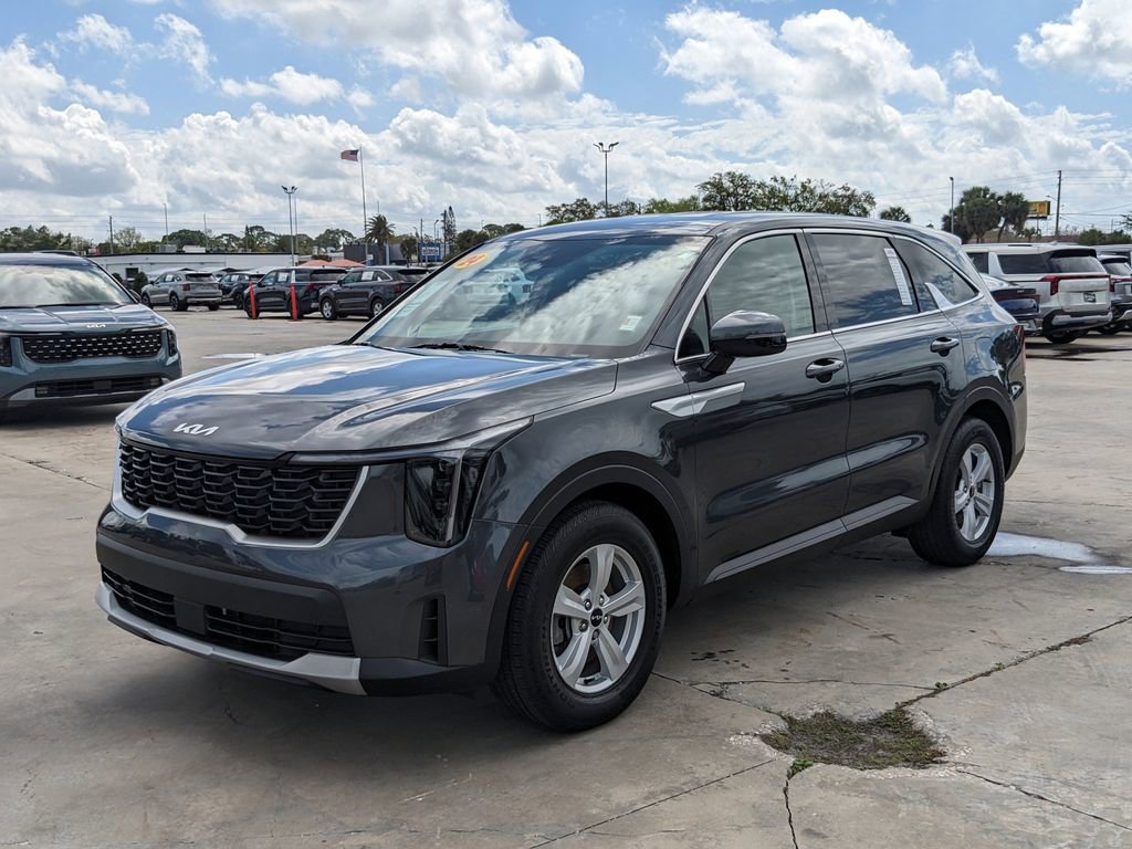 Certified 2024 Kia Sorento LX image 4