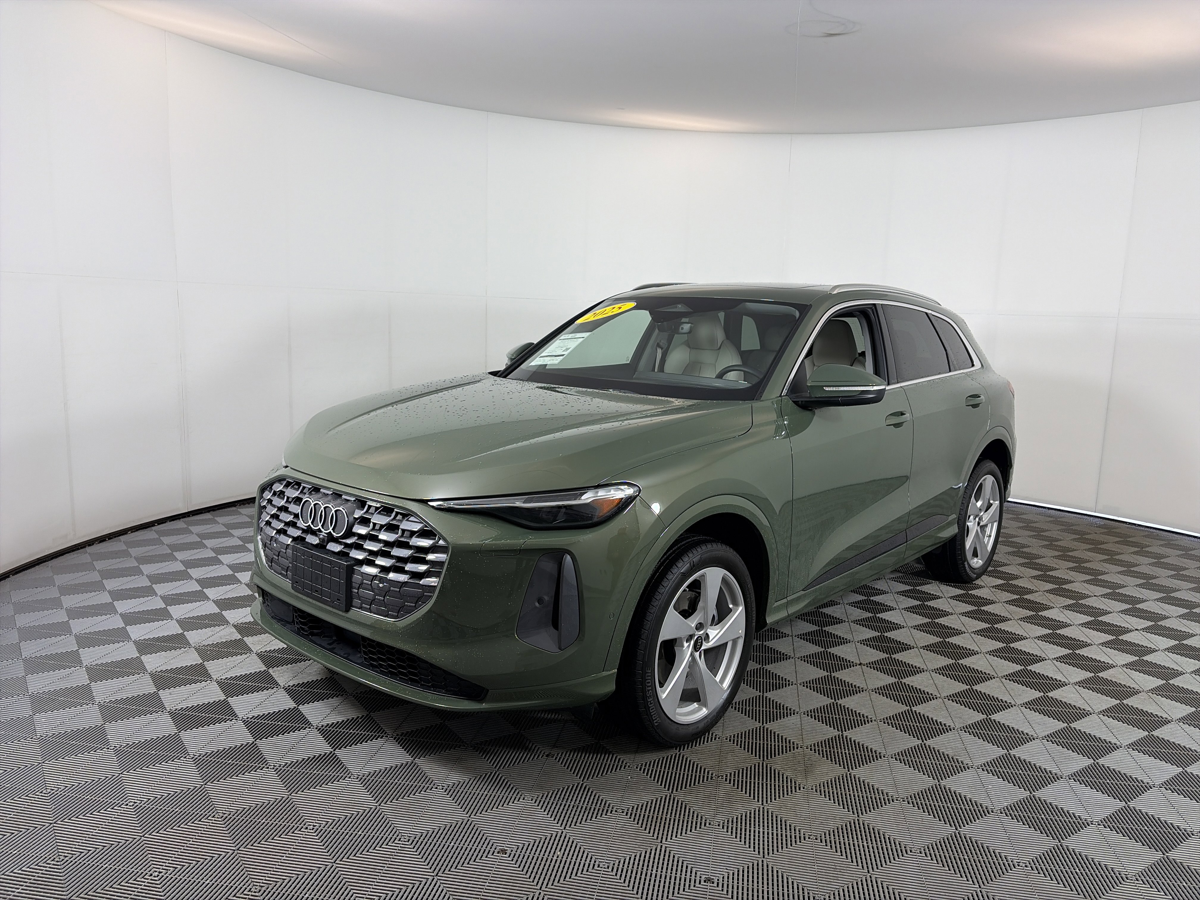 Used 2025 Audi Q5 Premium Plus w/ Premium Plus image 2