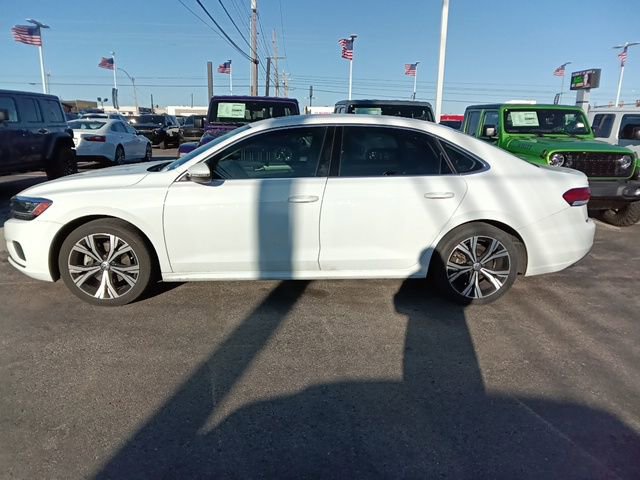 Used 2021 Volkswagen Passat 2.0T SE image 3