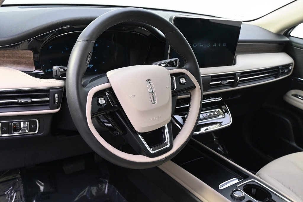 New 2025 Lincoln Corsair Reserve w/ Towing Package image 9