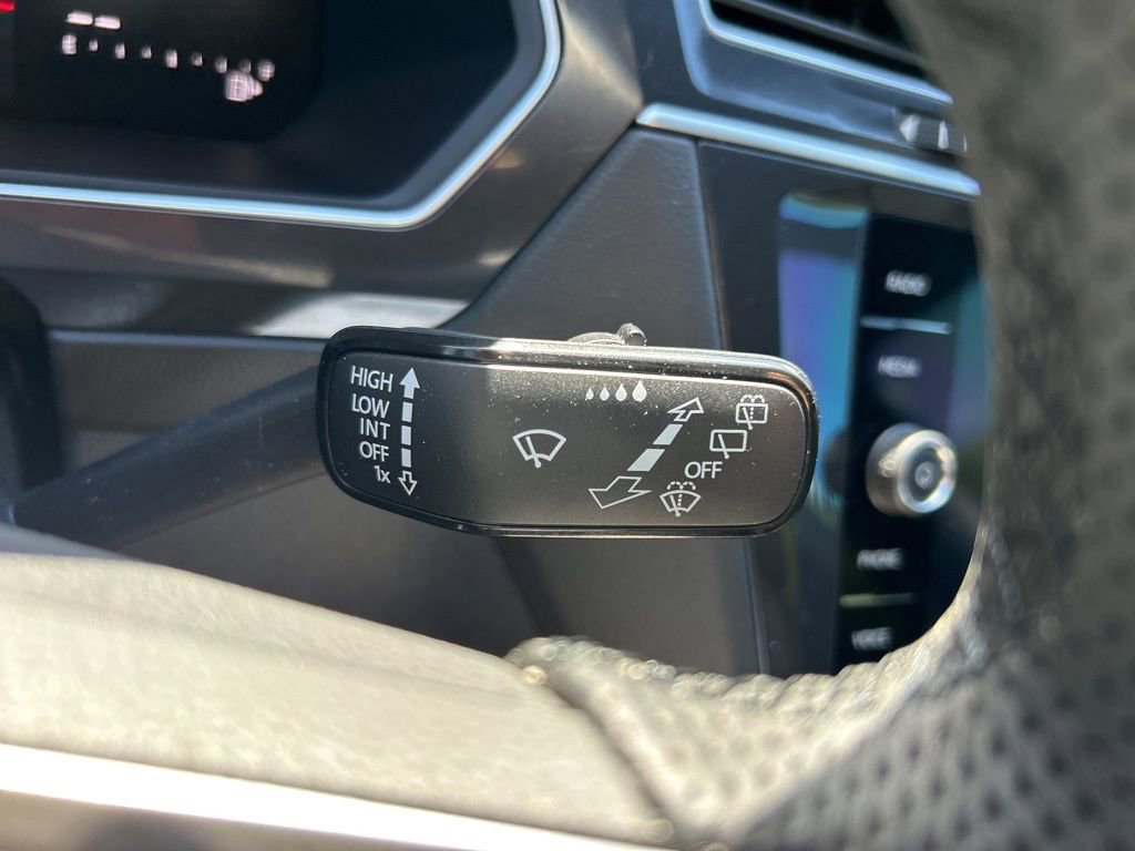 Certified 2024 Volkswagen Tiguan SE R-Line image 24