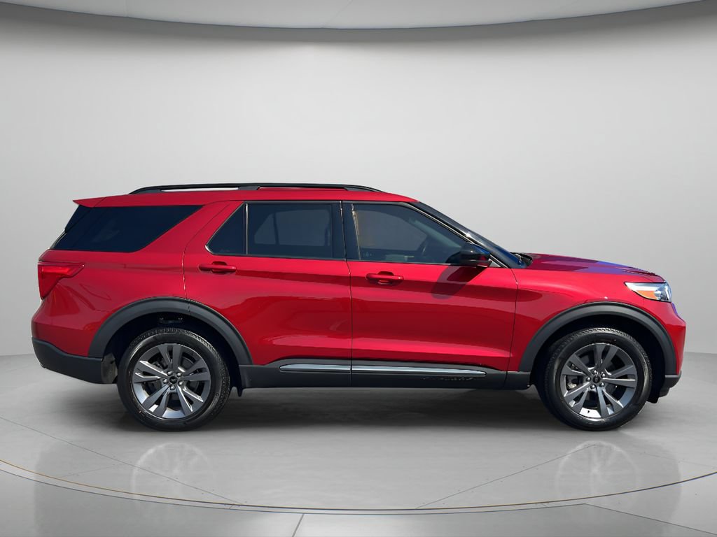 Used 2023 Ford Explorer XLT w/ Equipment Group 202A AWD/4WD image 8