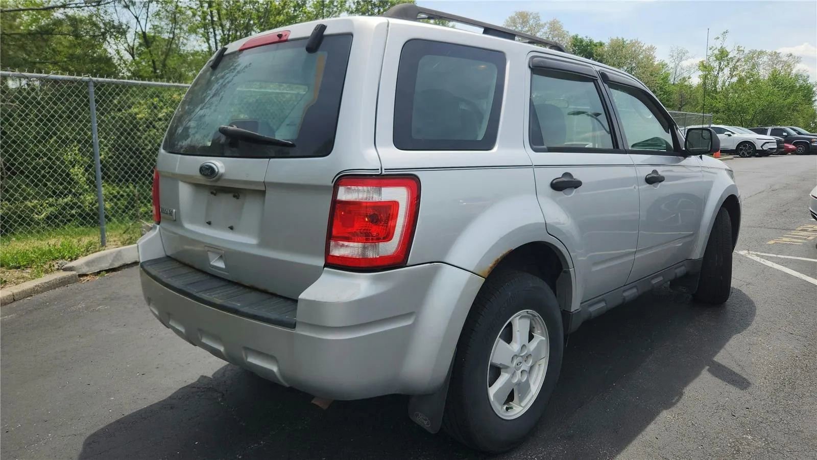 Used 2010 Ford Escape XLS FWD image 2