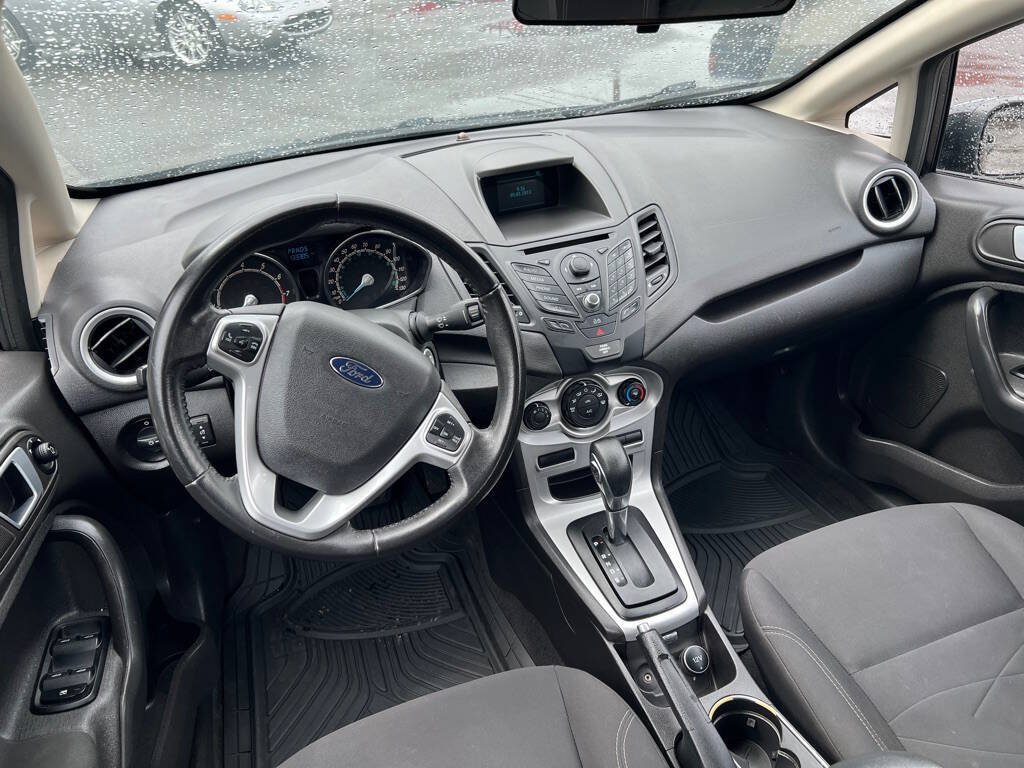 Used 2014 Ford Fiesta SE FWD image 25