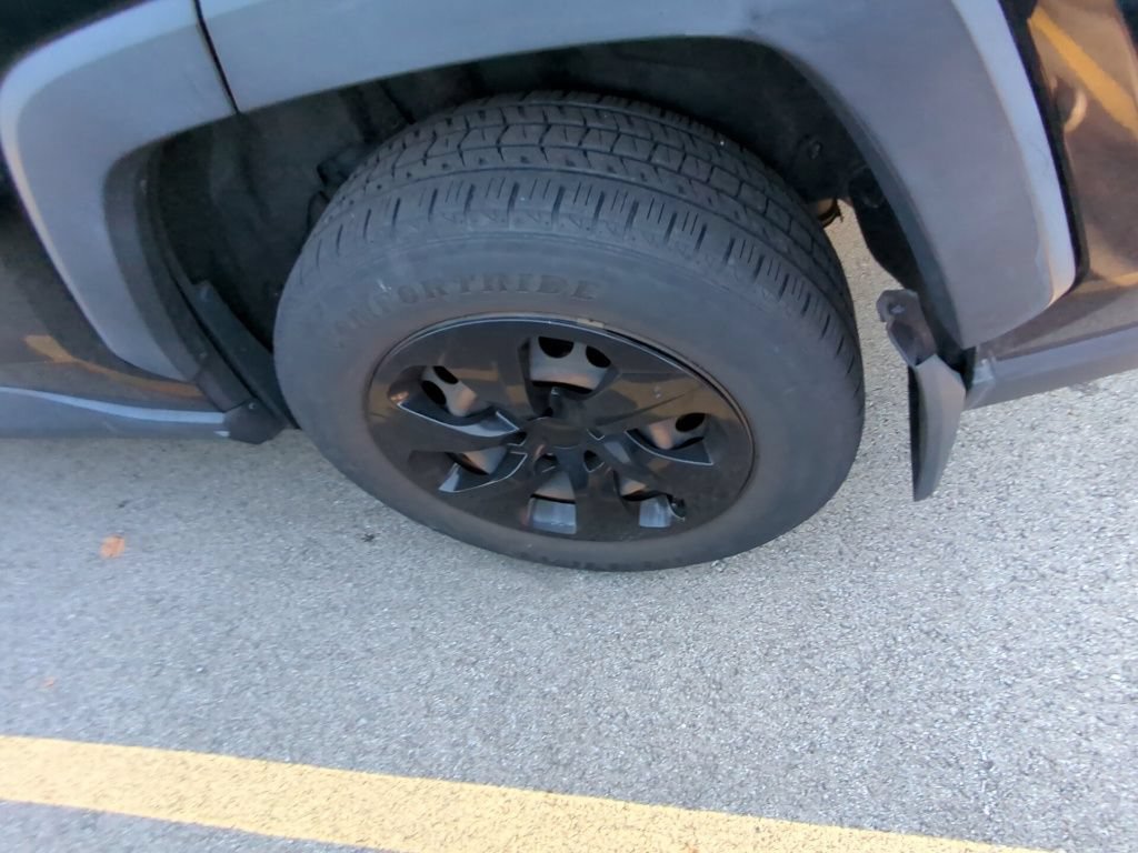 Used 2019 Toyota RAV4 LE w/ All Weather Liner Package AWD/4WD image 5