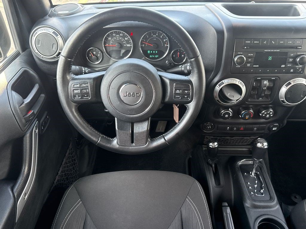 Used 2017 Jeep Wrangler Unlimited Rubicon w/ Connectivity Group AWD/4WD image 17