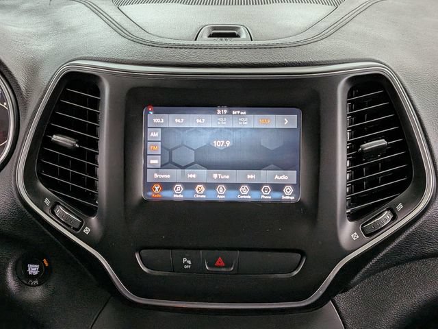 Used 2019 Jeep Cherokee Latitude Plus w/ Cold Weather Group AWD/4WD image 24