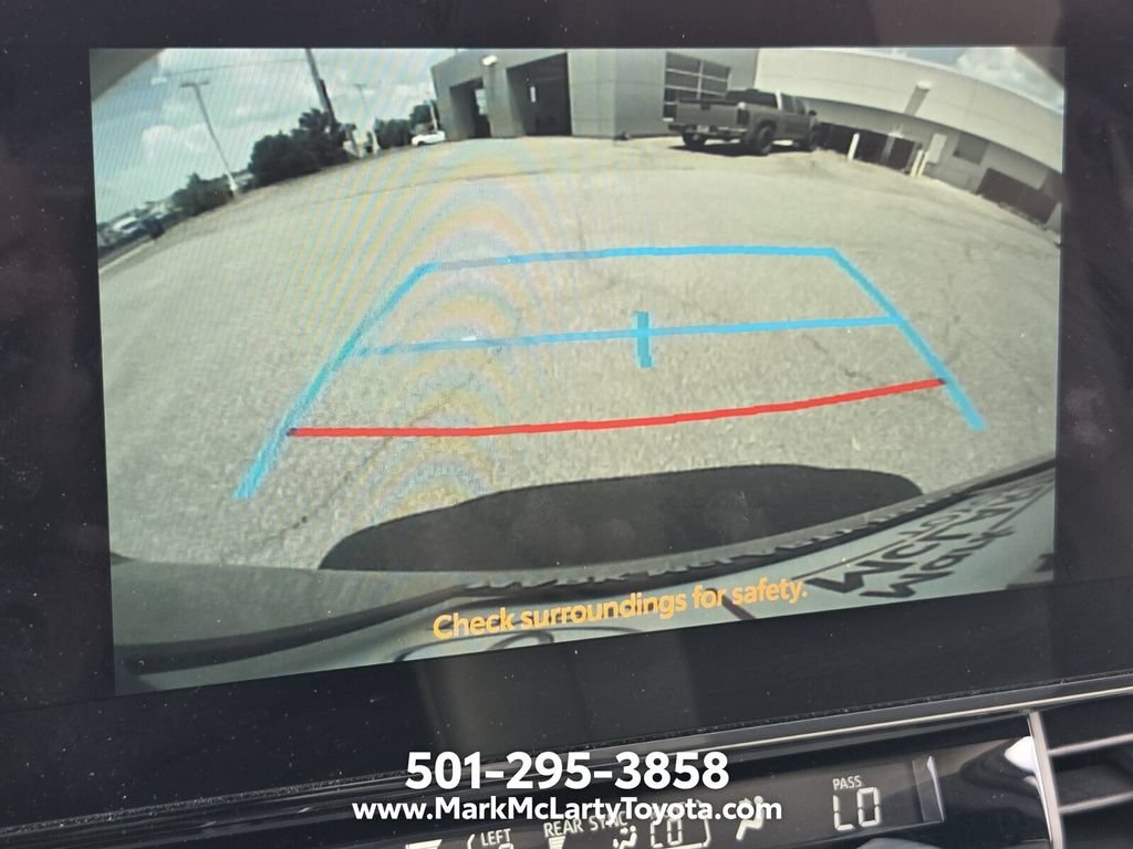 Used 2025 Toyota Sienna XLE FWD image 20