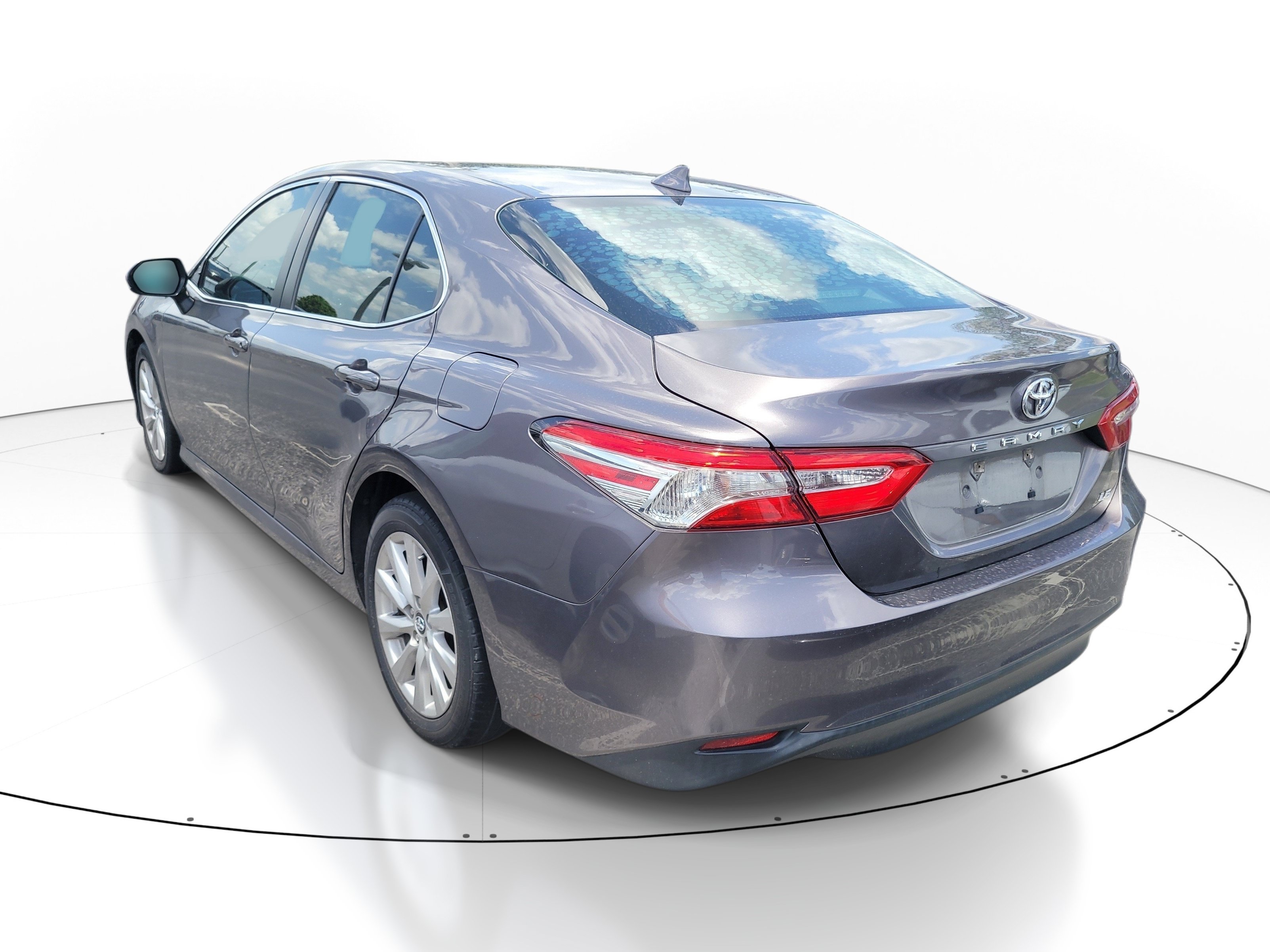 Used 2020 Toyota Camry LE FWD image 5