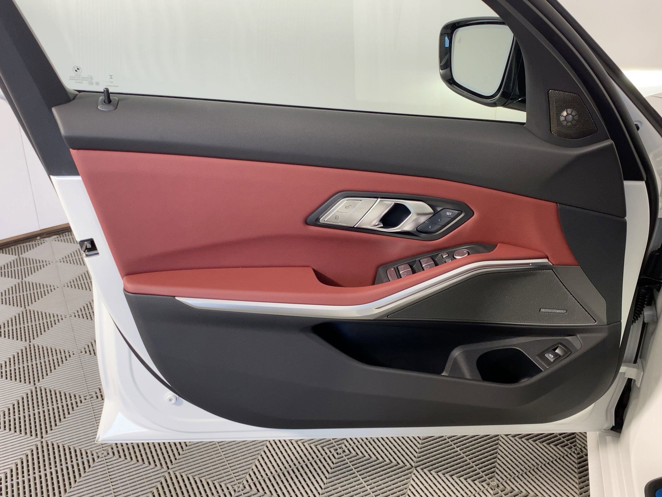 Used 2026 BMW 330i Sedan w/ M Sport Package image 10