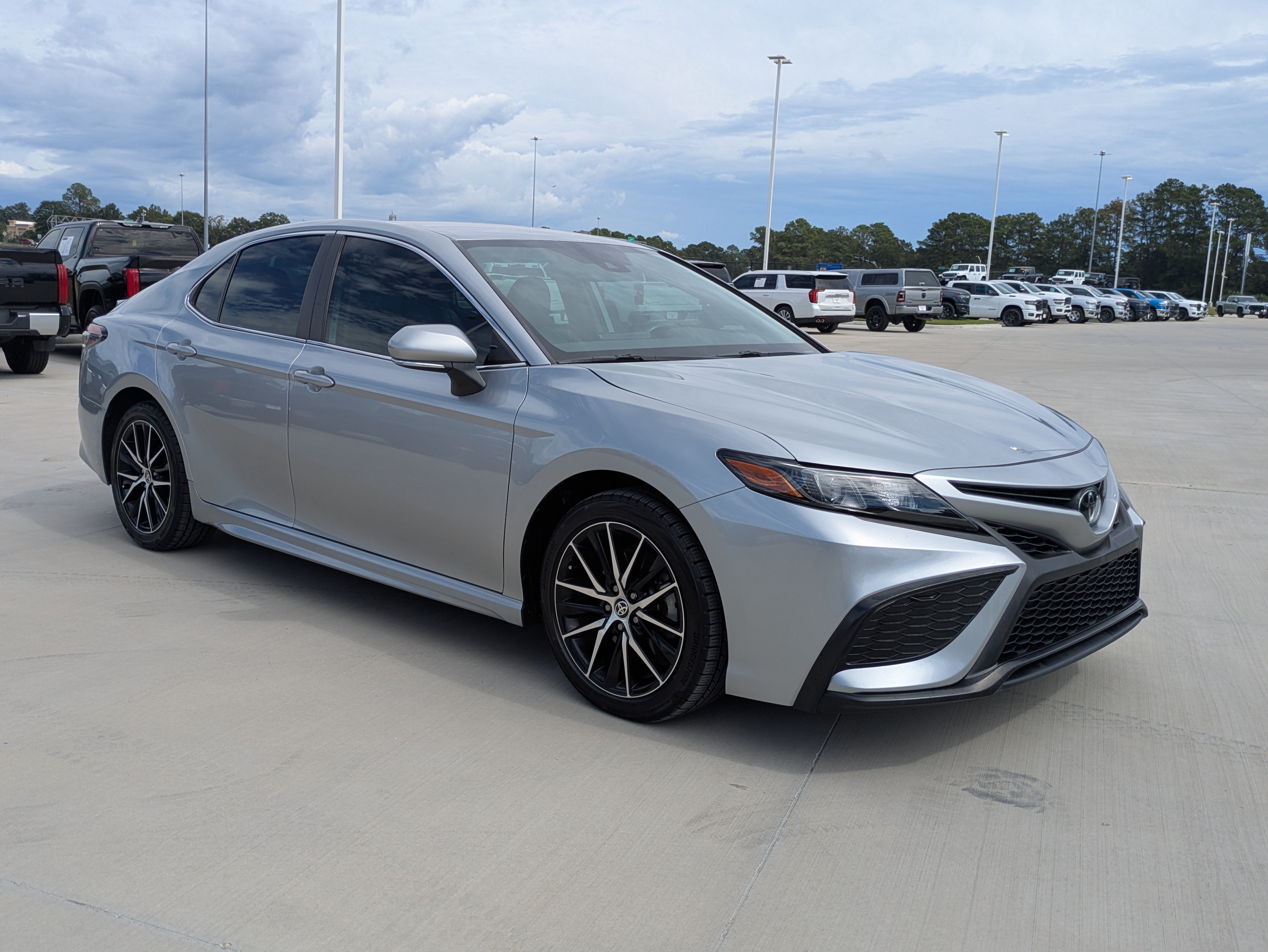 Used 2024 Toyota Camry SE FWD image 7