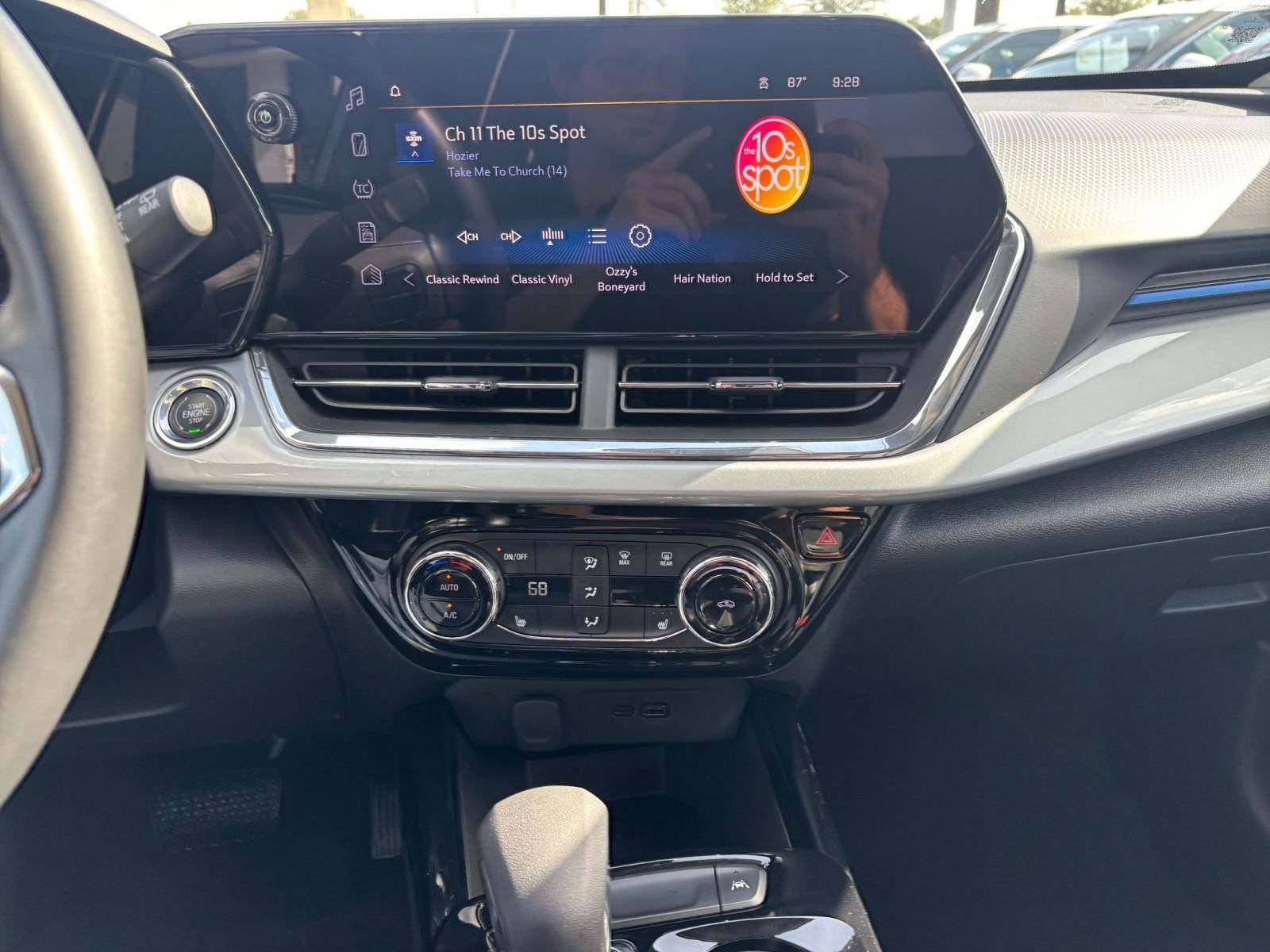 Used 2025 Chevrolet Trax LT w/ LT Convenience Package FWD image 17