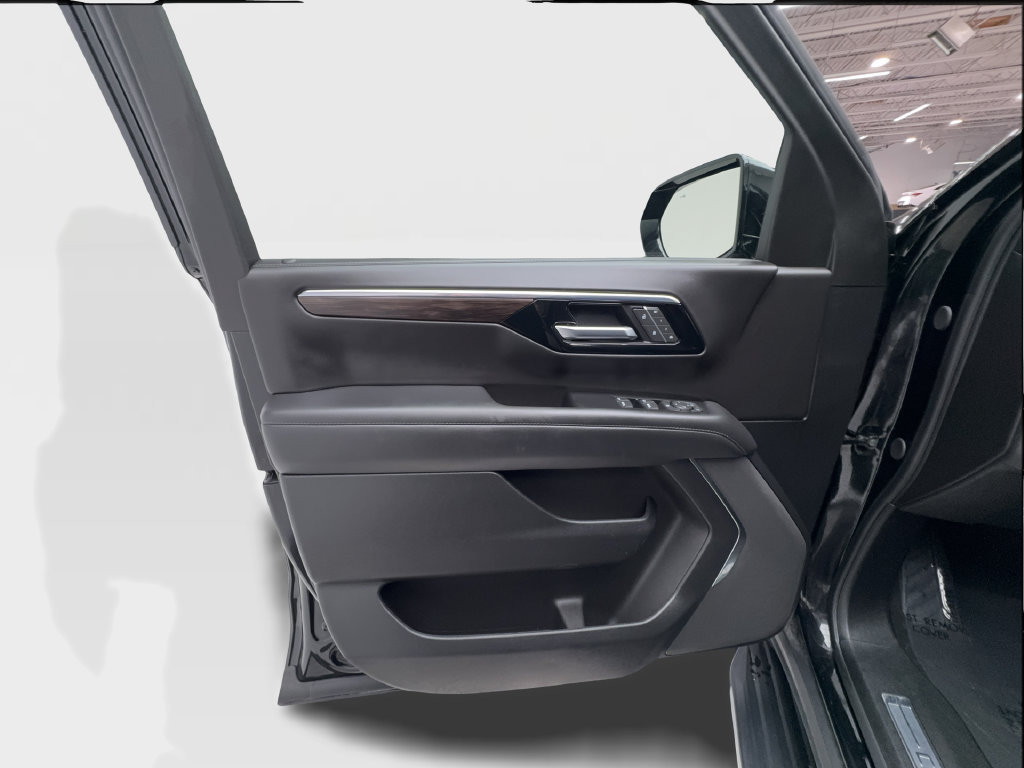 Used 2025 Chevrolet Tahoe LT RWD image 29