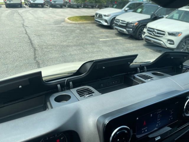 Used 2025 Mercedes-Benz Sprinter 2500 image 31