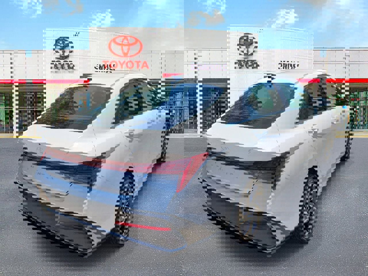 Used 2025 Hyundai Elantra SEL FWD image 3