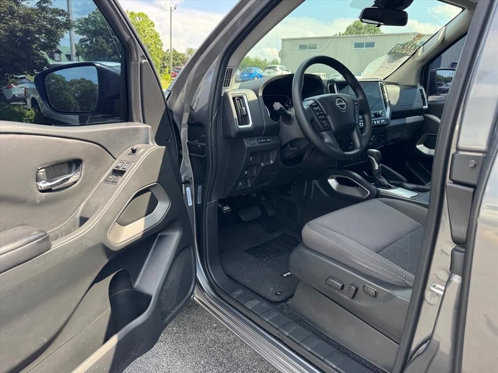 Certified 2025 Nissan Frontier SV RWD image 12