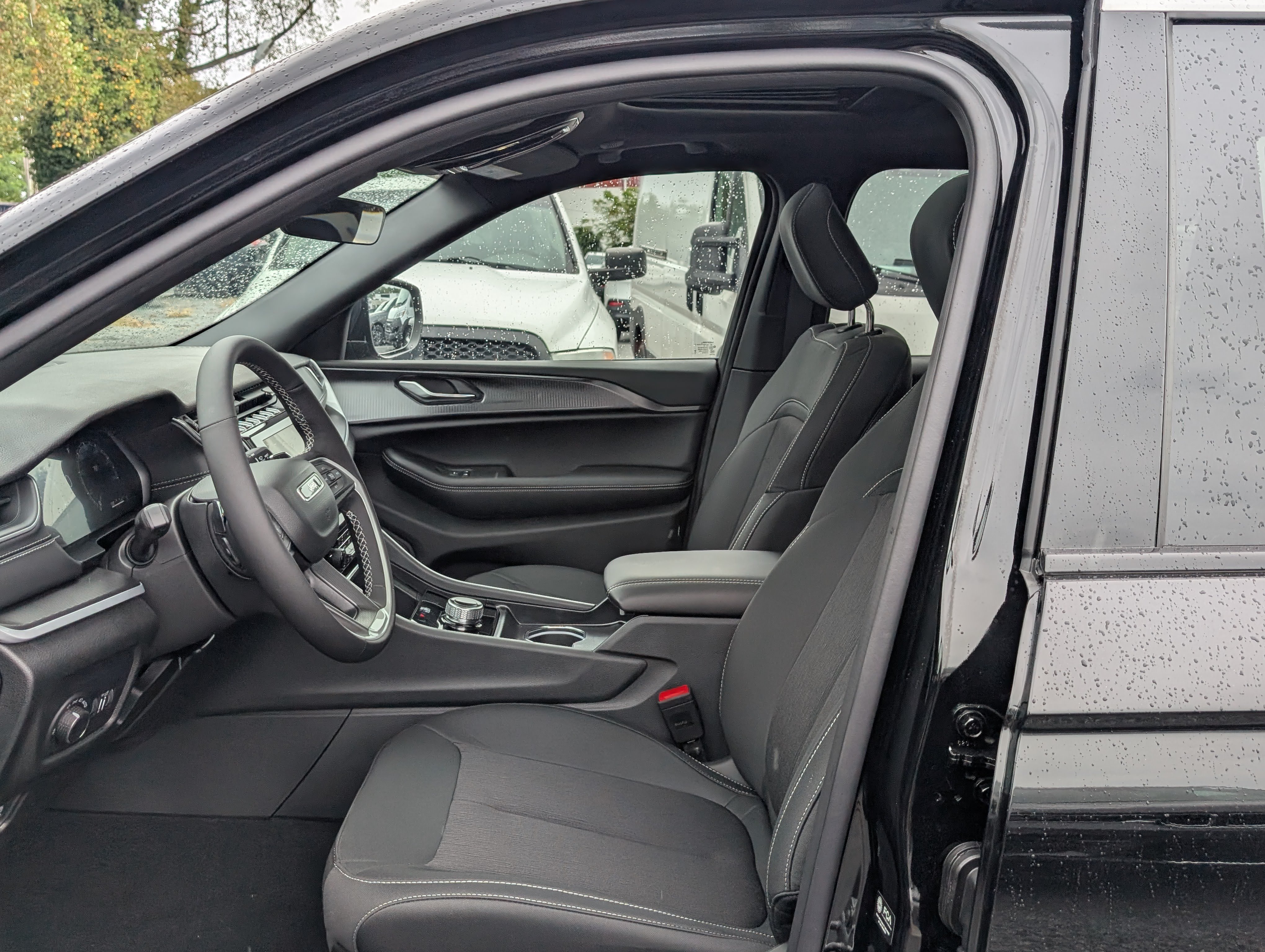New 2025 Jeep Grand Cherokee Laredo w/ Luxury Tech Group I AWD/4WD image 15