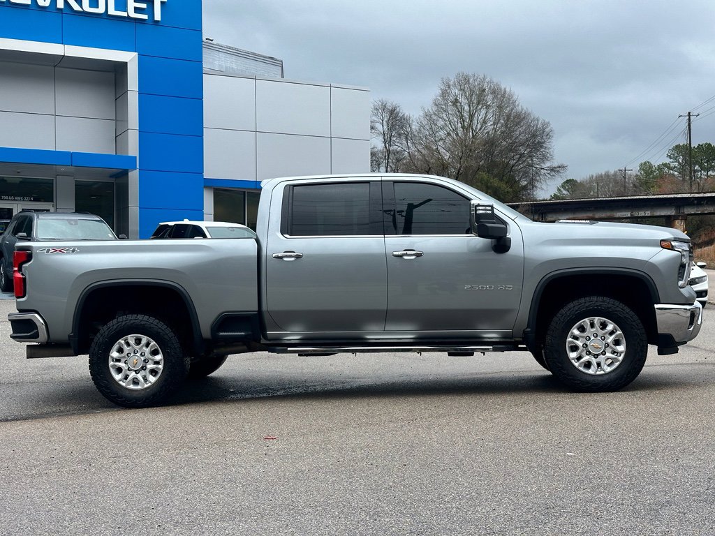 Used 2024 Chevrolet Silverado 2500 LTZ image 2
