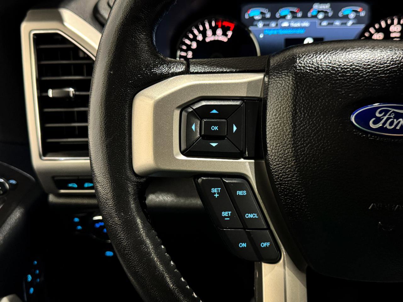 Used 2018 Ford F150 Lariat w/ Equipment Group 502A Luxury AWD/4WD image 21