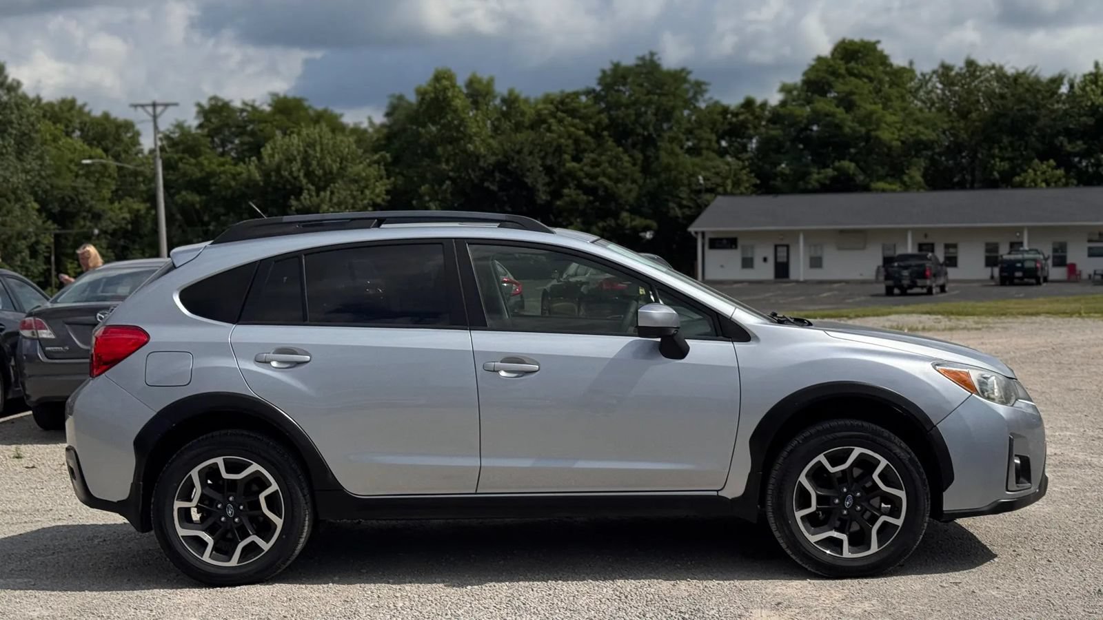 Used 2017 Subaru Crosstrek 2.0i Premium w/ Moonroof Package AWD/4WD image 7
