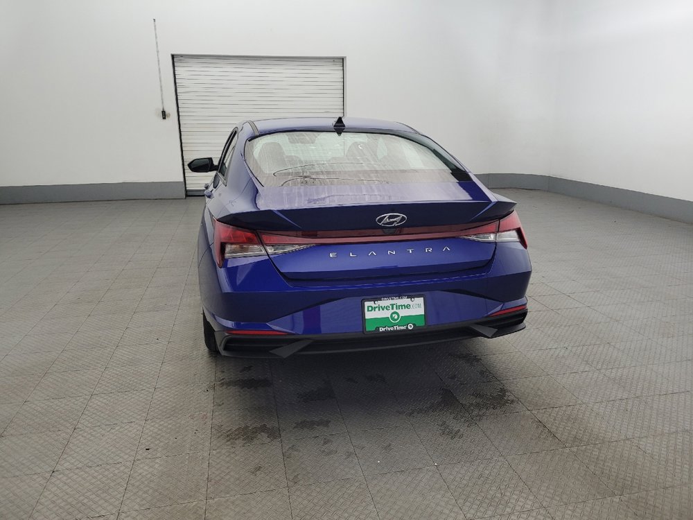 Used 2022 Hyundai Elantra SE image 6