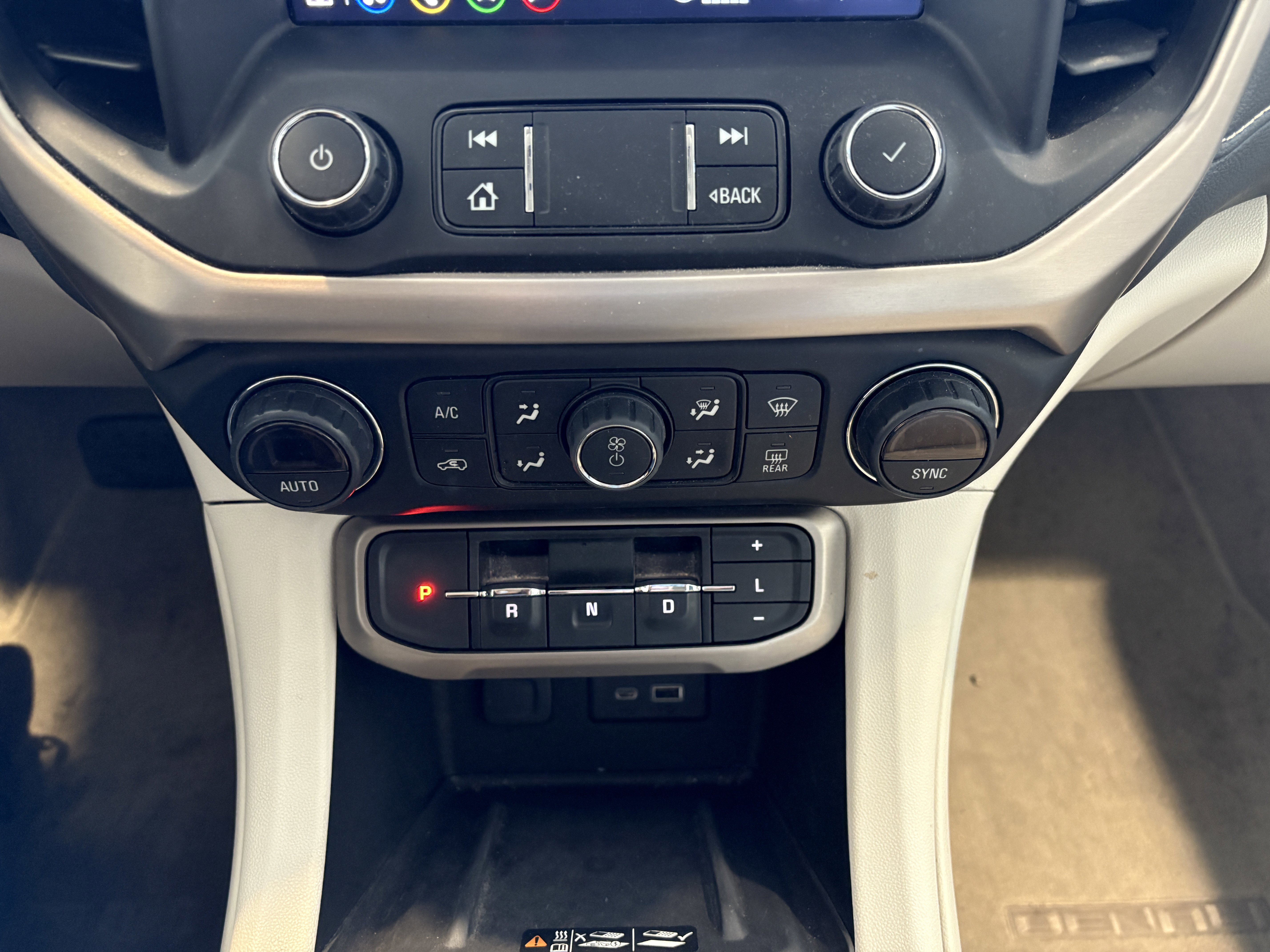 Used 2022 GMC Acadia Denali w/ Denali Ultimate Package image 16