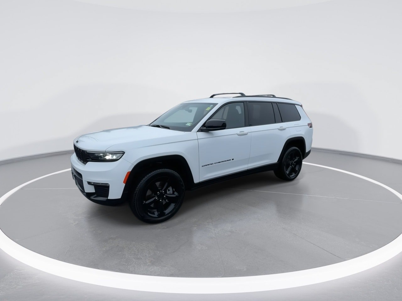 Used 2025 Jeep Grand Cherokee L Limited w/ Black Appearance Package AWD/4WD image 8