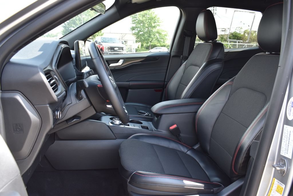 Used 2024 Ford Escape ST-Line w/ Tech Pack #1 AWD/4WD image 6