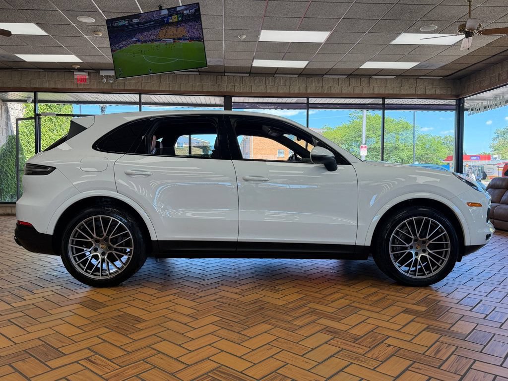 Used 2023 Porsche Cayenne AWD/4WD image 10