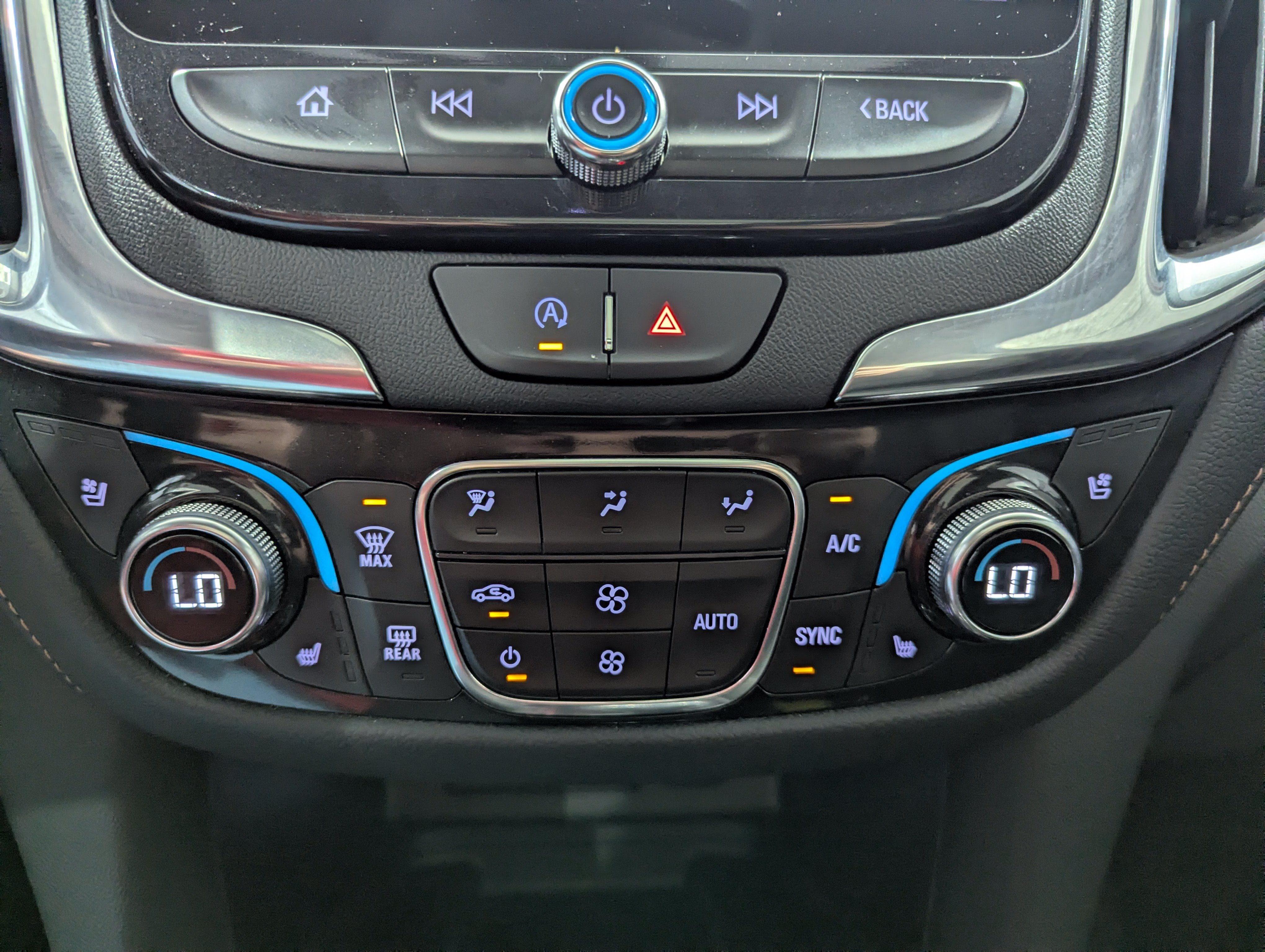Used 2023 Chevrolet Equinox Premier AWD/4WD image 21