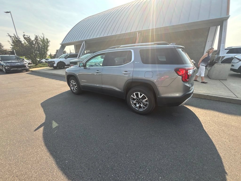 Used 2020 GMC Acadia SLT w/ LPO, Black Accent Package AWD/4WD image 3