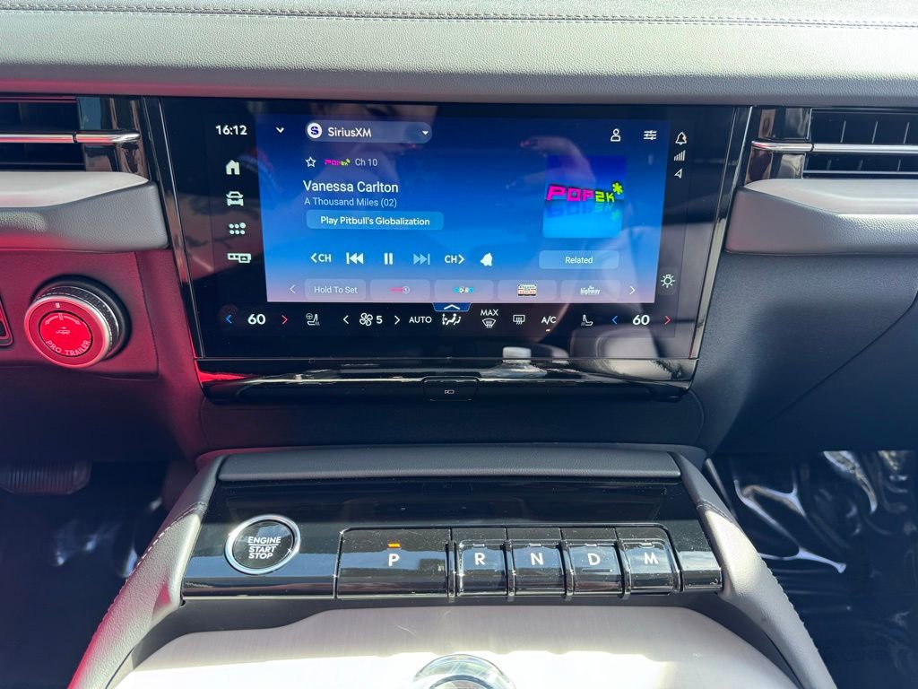 New 2026 Lincoln Navigator L Reserve AWD/4WD image 3