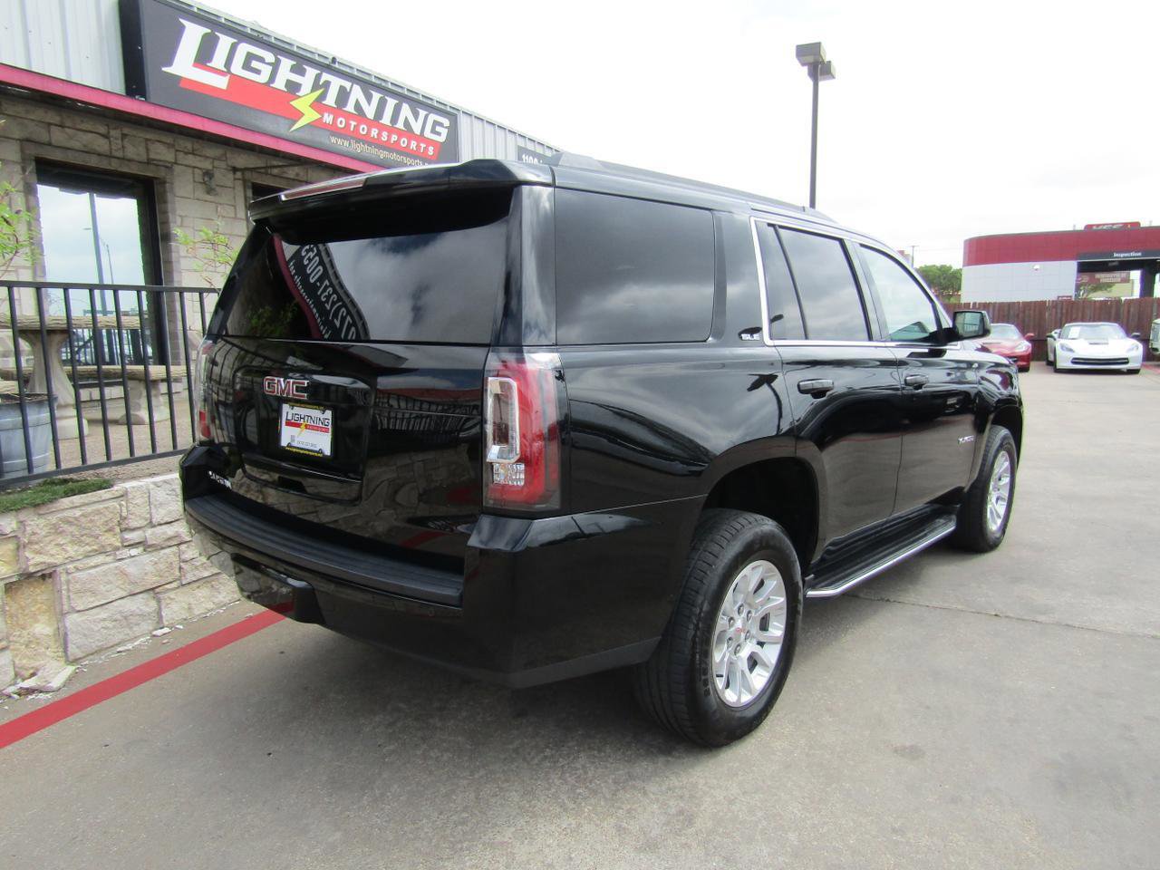 Used 2017 GMC Yukon SLE AWD/4WD image 4